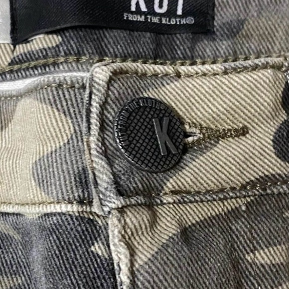 Ladies size 4 Kut from the Kloth Camouflage Jean Shorts - Picture 2 of 4